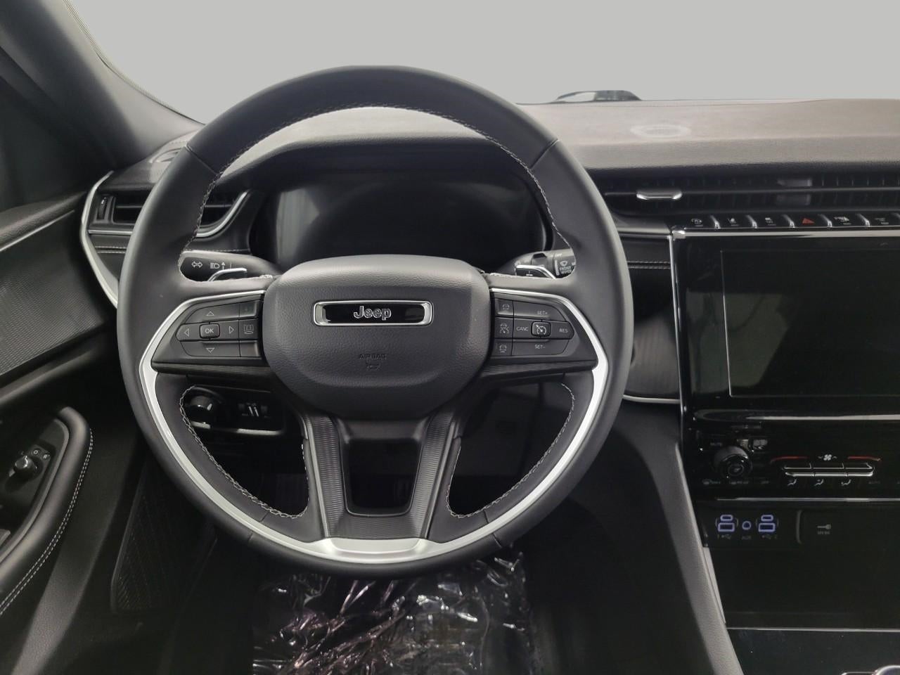 2025 Jeep Grand Cherokee L Laredo X 4x4