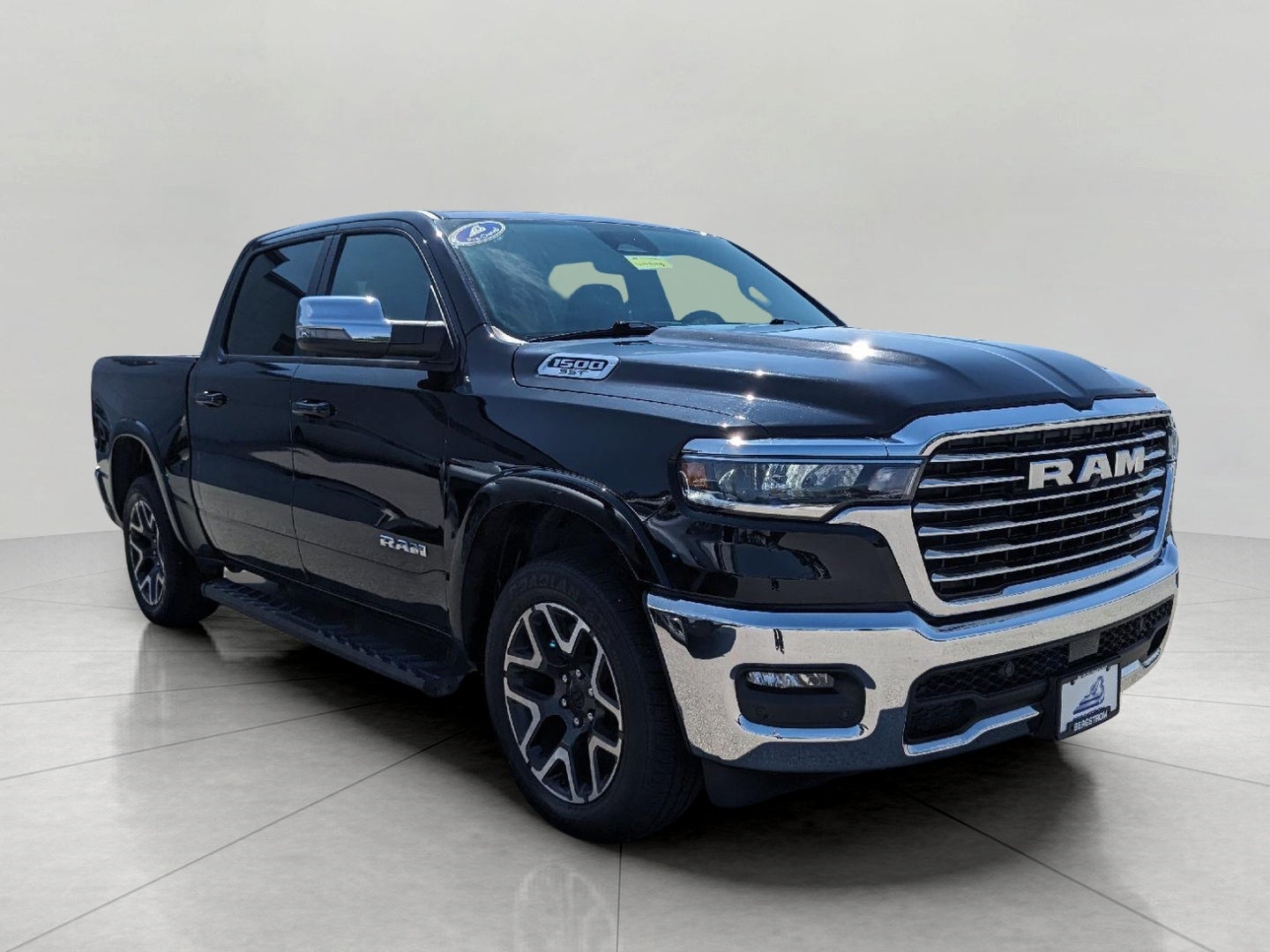 2025 RAM 1500 Laramie 4x4 Crew Cab 5'7 Box