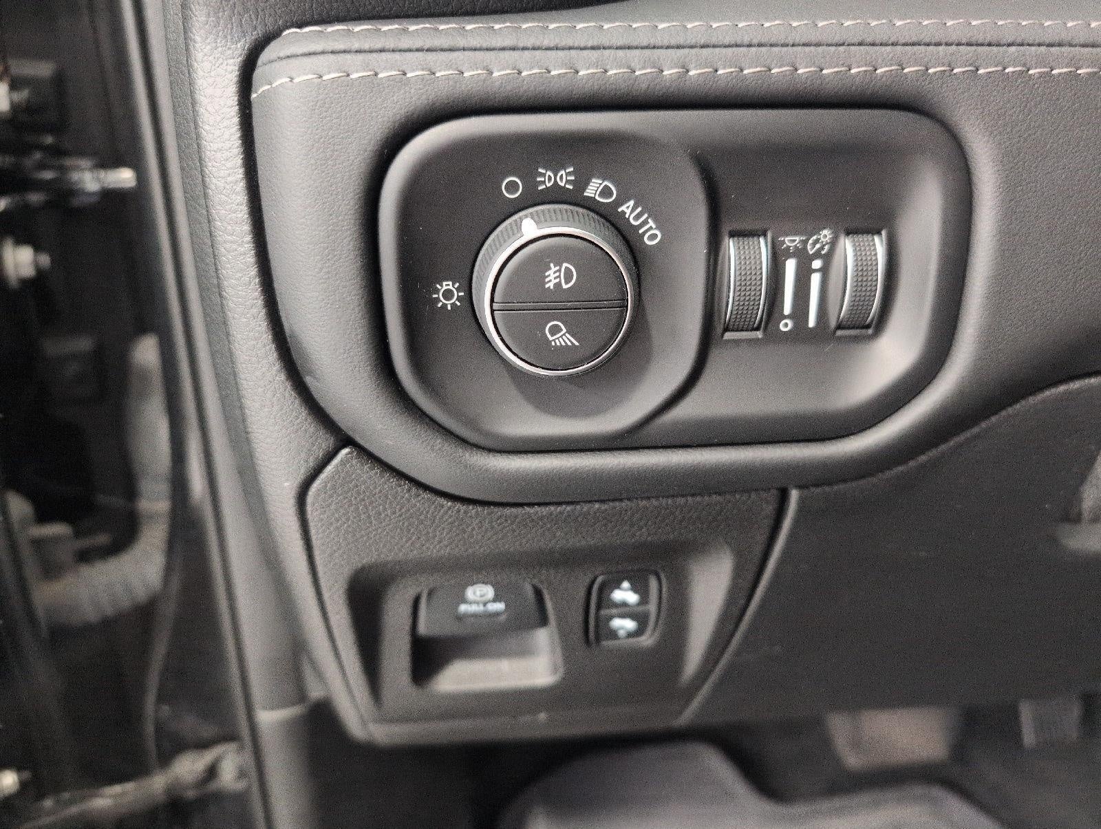 2021 RAM 1500 Limited 4x4 Crew Cab 6'4 Box