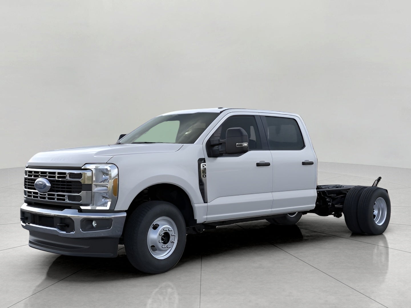 2026 Ford Super Duty F-350 DRW XL 4WD Crew Cab 179 WB 60 CA