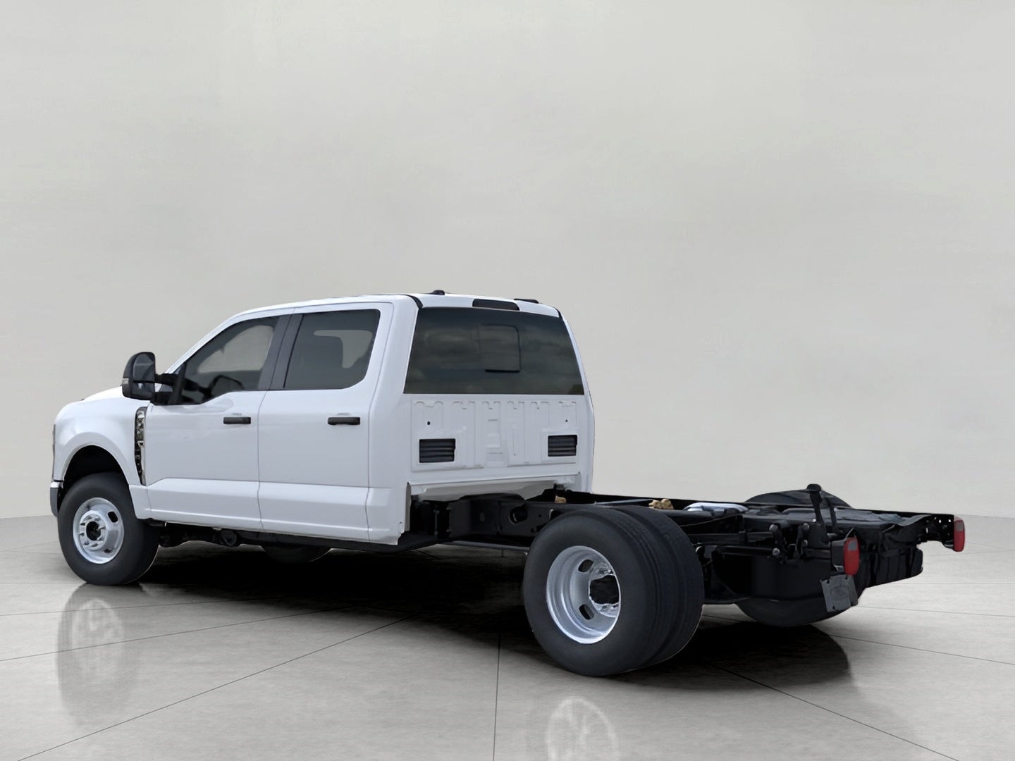 2026 Ford Super Duty F-350 DRW XL 4WD Crew Cab 179 WB 60 CA