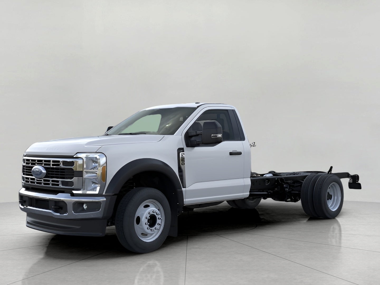 2026 Ford Super Duty F-550 DRW XLT 4WD Reg Cab 145 WB 60 CA