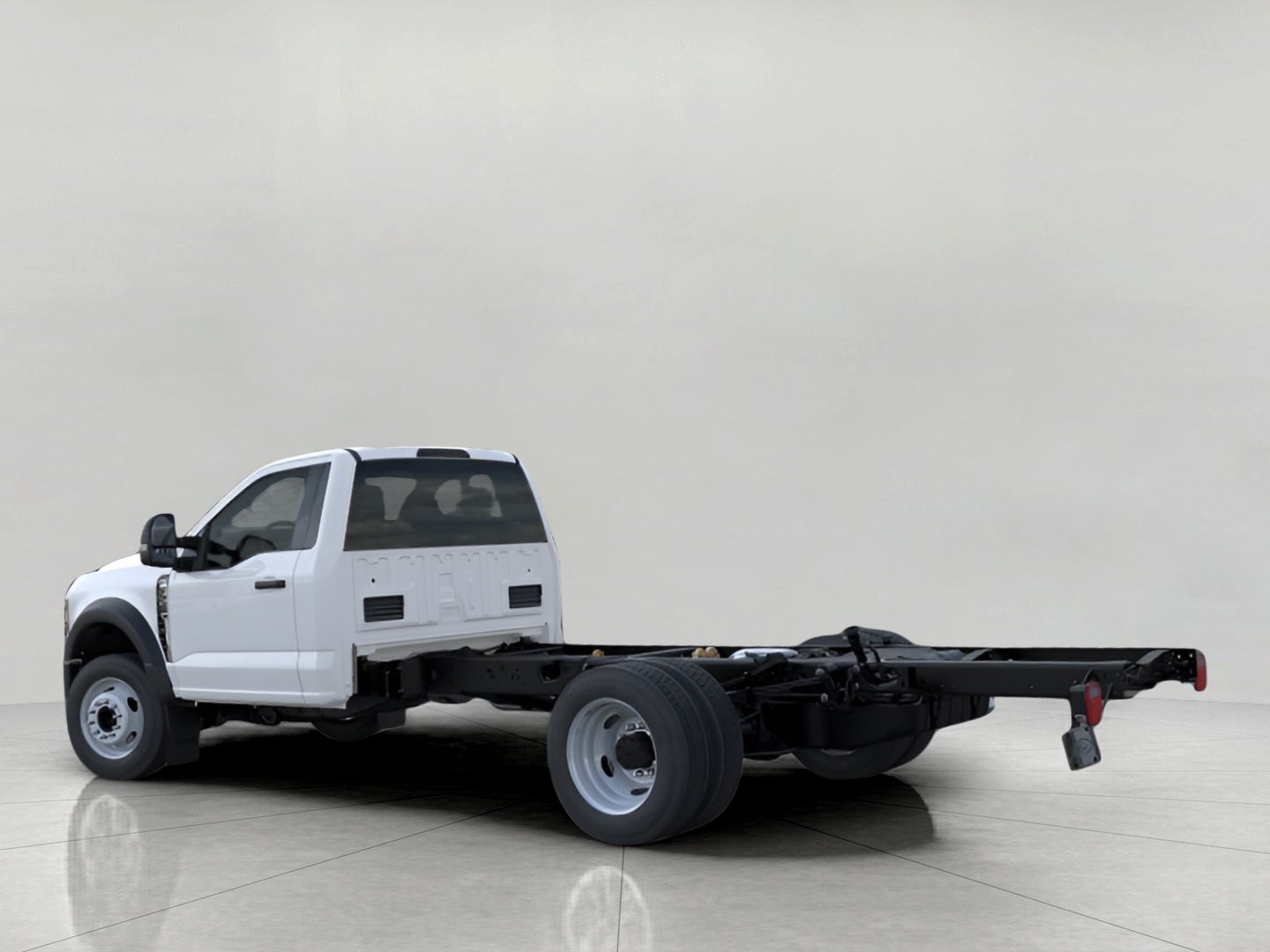2026 Ford Super Duty F-550 DRW XLT 4WD Reg Cab 145 WB 60 CA