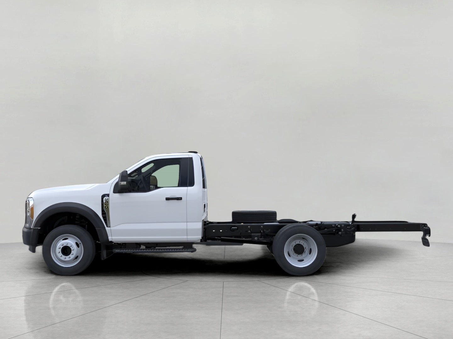 2026 Ford Super Duty F-450 DRW XL 2WD Reg Cab 145 WB 60 CA