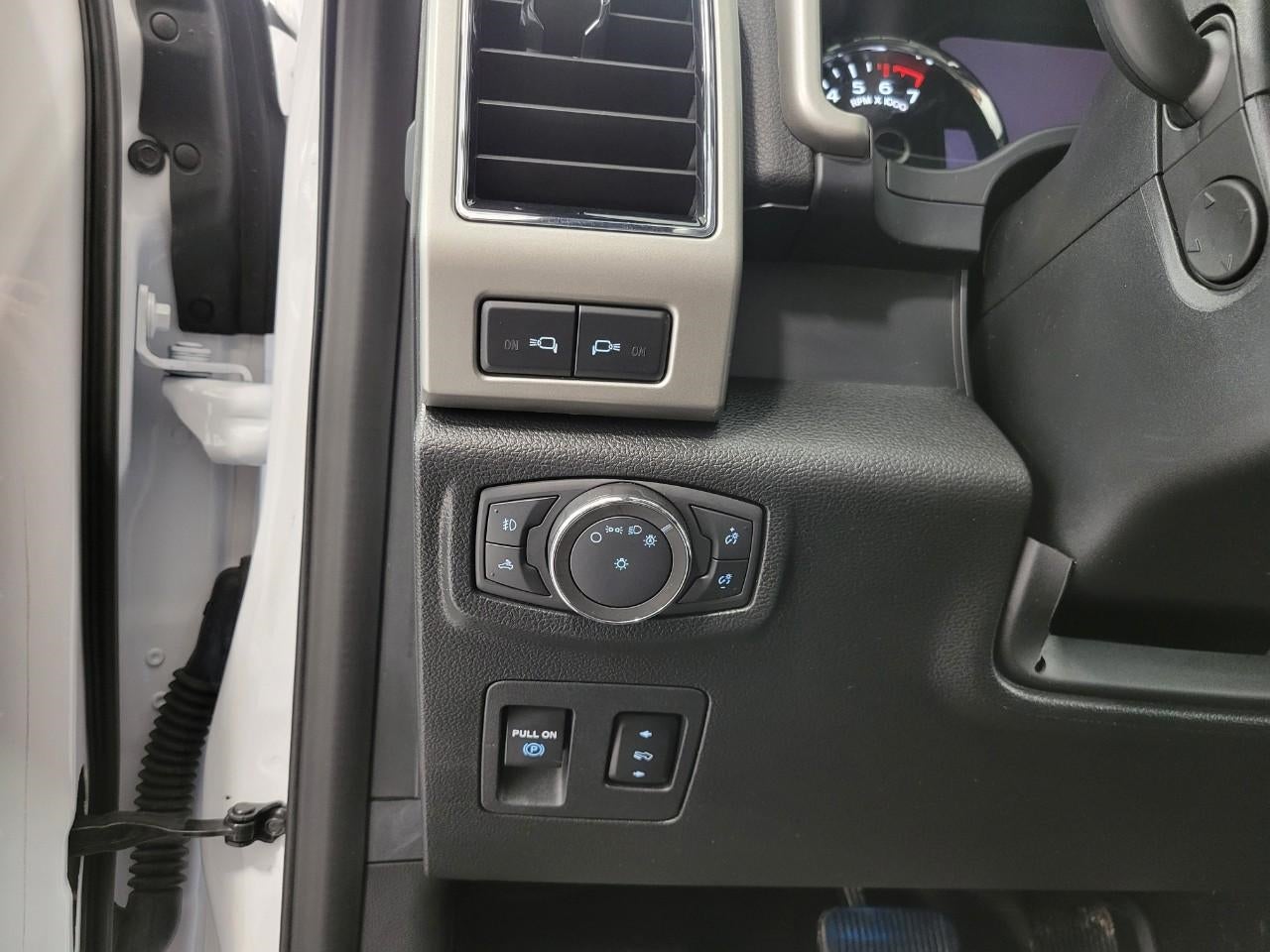 2020 Ford F-150 LARIAT 4WD SuperCrew 5.5' Box