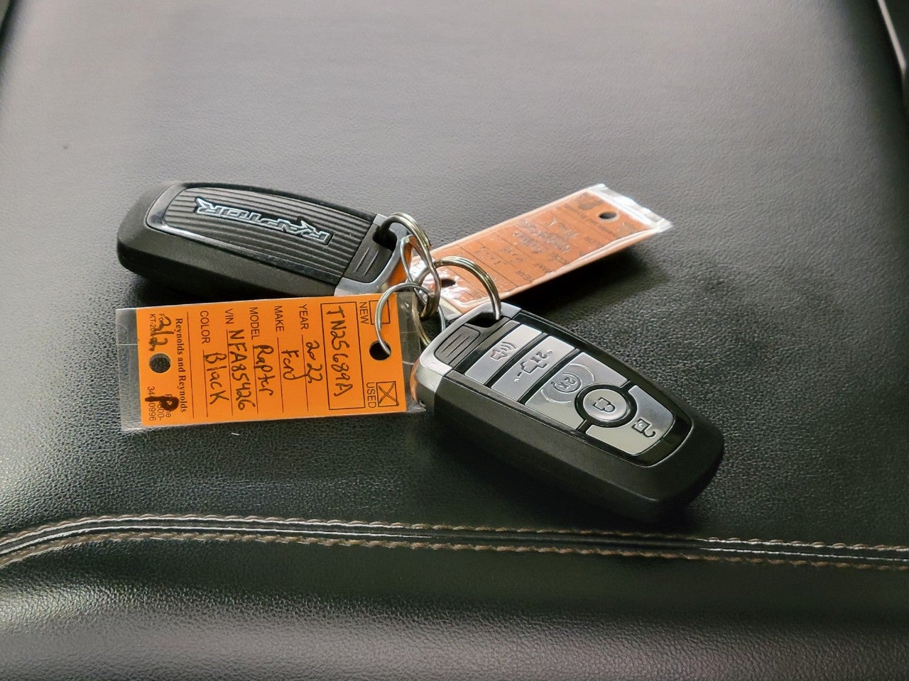 2022 Ford F-150 RAPTOR 4WD SUPERCREW 5.5' BOX ** 801A ** 37 PERFORMANCE PACKAGE ** MOONROOF & TAILGATE **