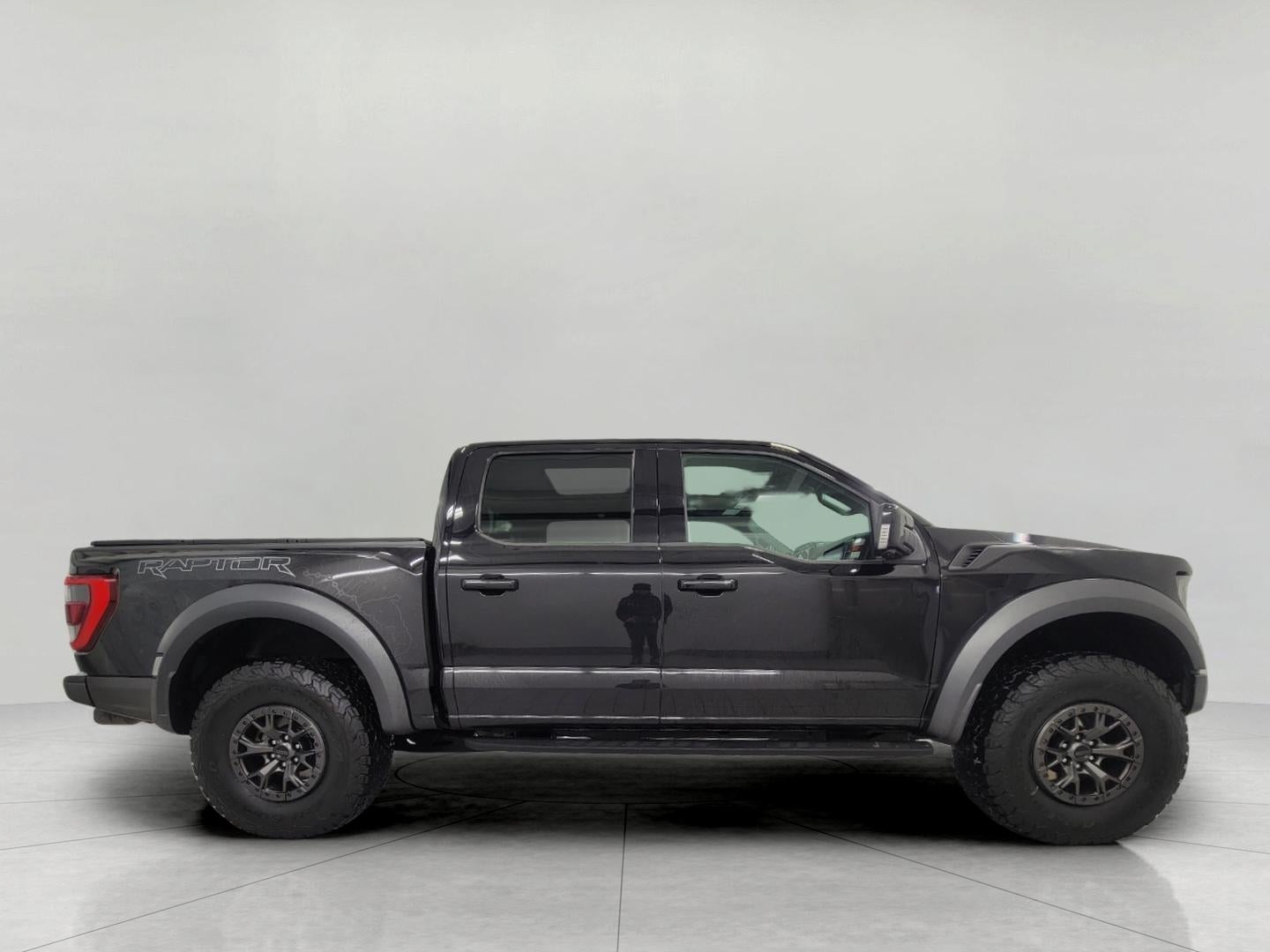 2022 Ford F-150 RAPTOR 4WD SUPERCREW 5.5' BOX ** 801A ** 37 PERFORMANCE PACKAGE ** MOONROOF & TAILGATE **