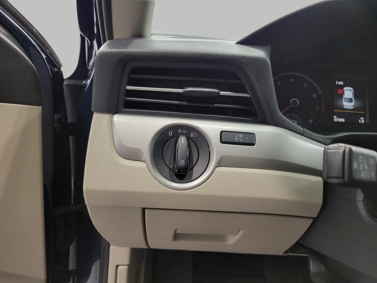 2022 Volkswagen Passat 2.0T SE Auto