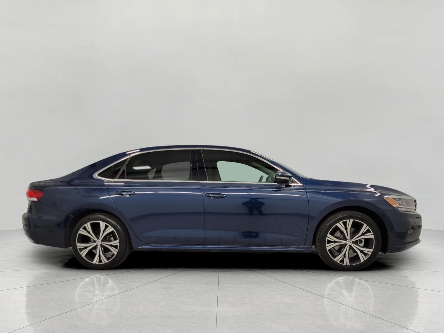 2022 Volkswagen Passat 2.0T SE Auto