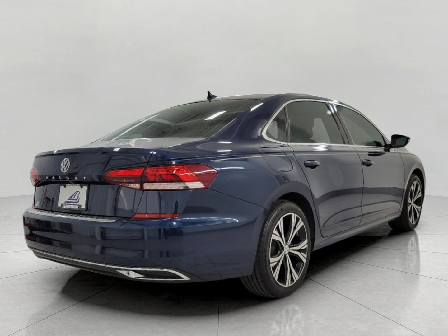 2022 Volkswagen Passat 2.0T SE Auto
