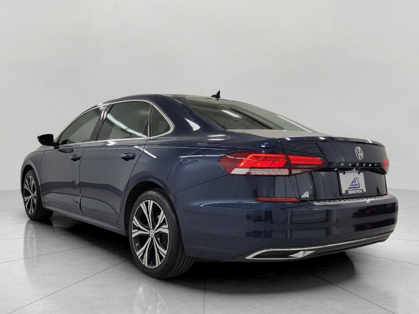 2022 Volkswagen Passat 2.0T SE Auto