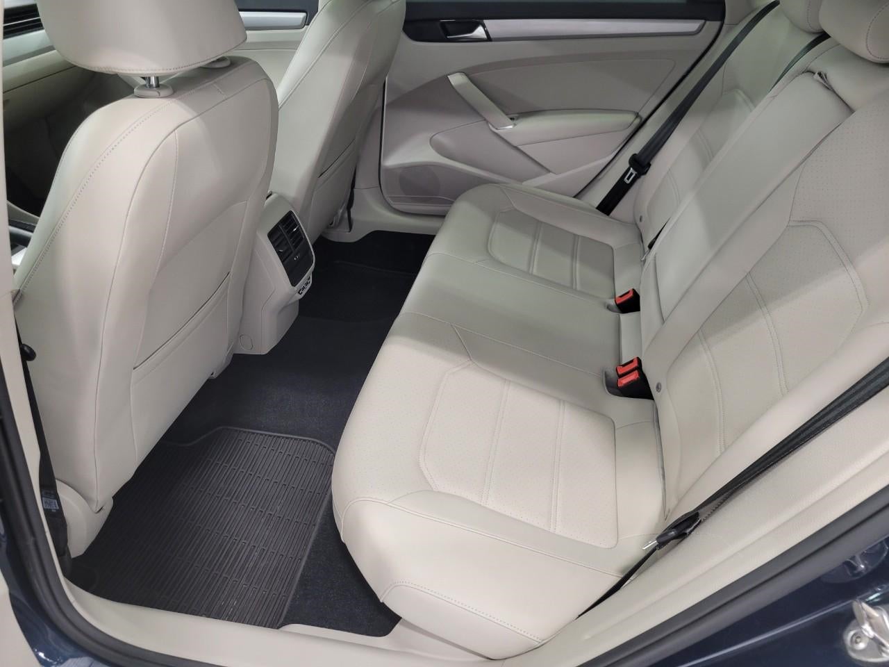 2022 Volkswagen Passat 2.0T SE Auto