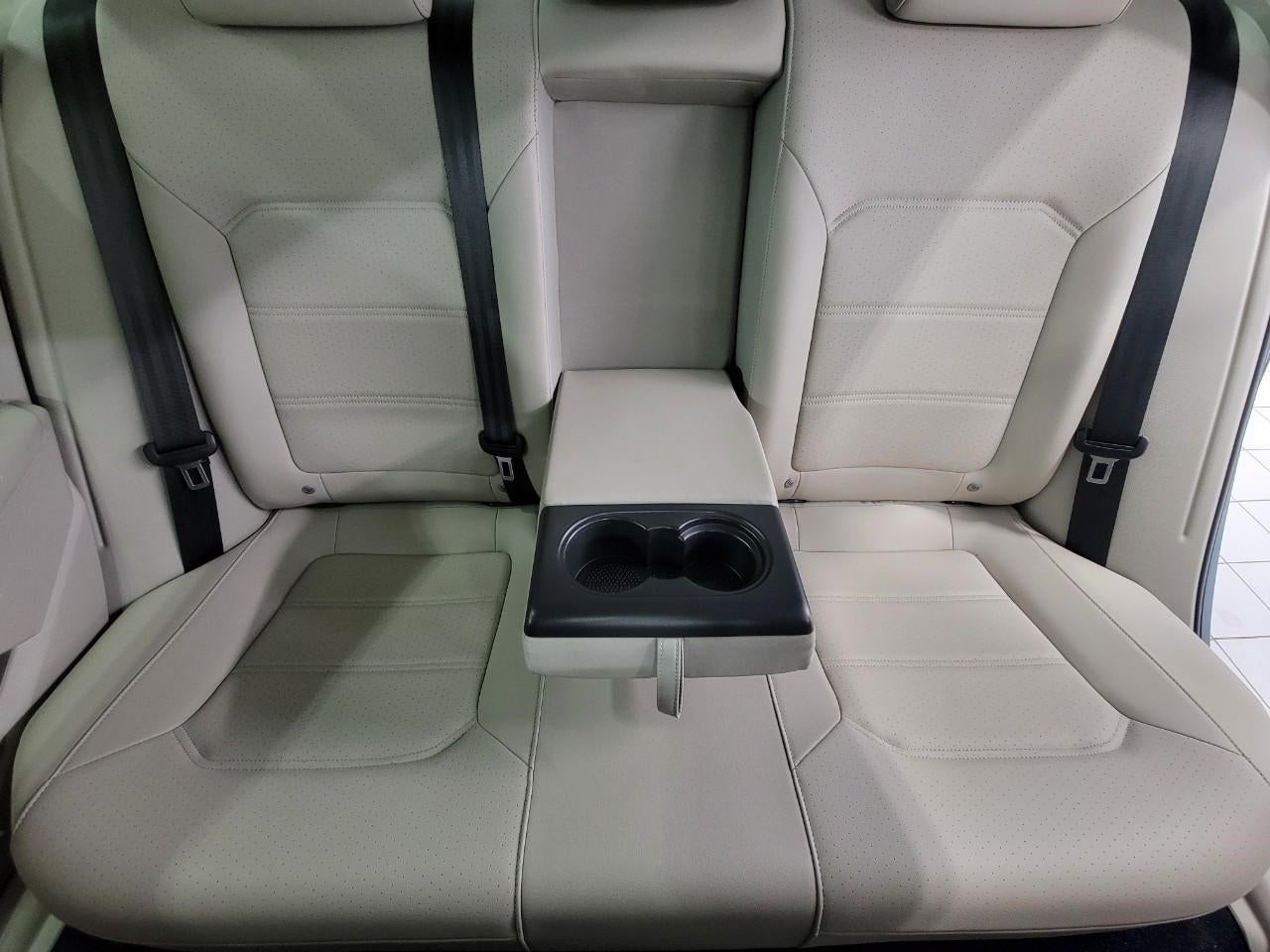 2022 Volkswagen Passat 2.0T SE Auto