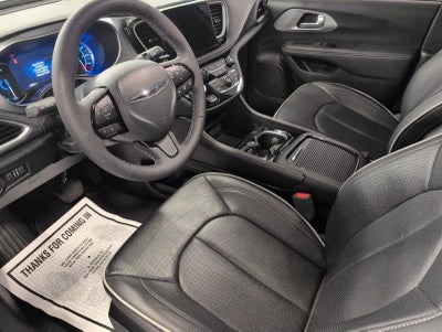 2025 Chrysler Pacifica Hybrid Select FWD