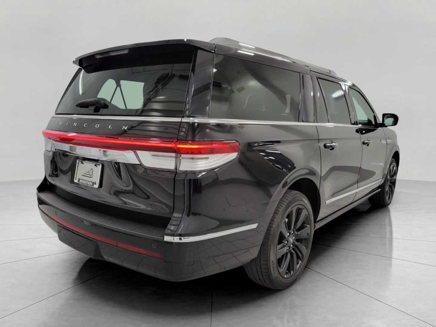 2024 Lincoln Navigator L RESERVE 4X4 ** LUXURY PACKAGE ** MONOCHROMATIC PACKAGE **