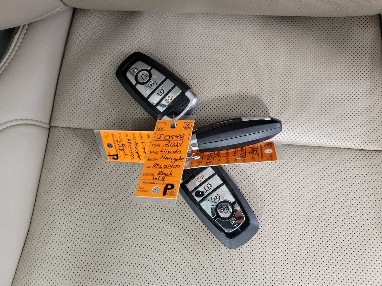 2024 Lincoln Navigator L RESERVE 4X4 ** LUXURY PACKAGE ** MONOCHROMATIC PACKAGE **