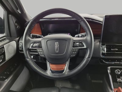2024 Lincoln Navigator L RESERVE 4X4 ** LUXERY PACKAGE ** MONOCHROMATIC PACKAGE ** PANROAMIC SUNROOF **