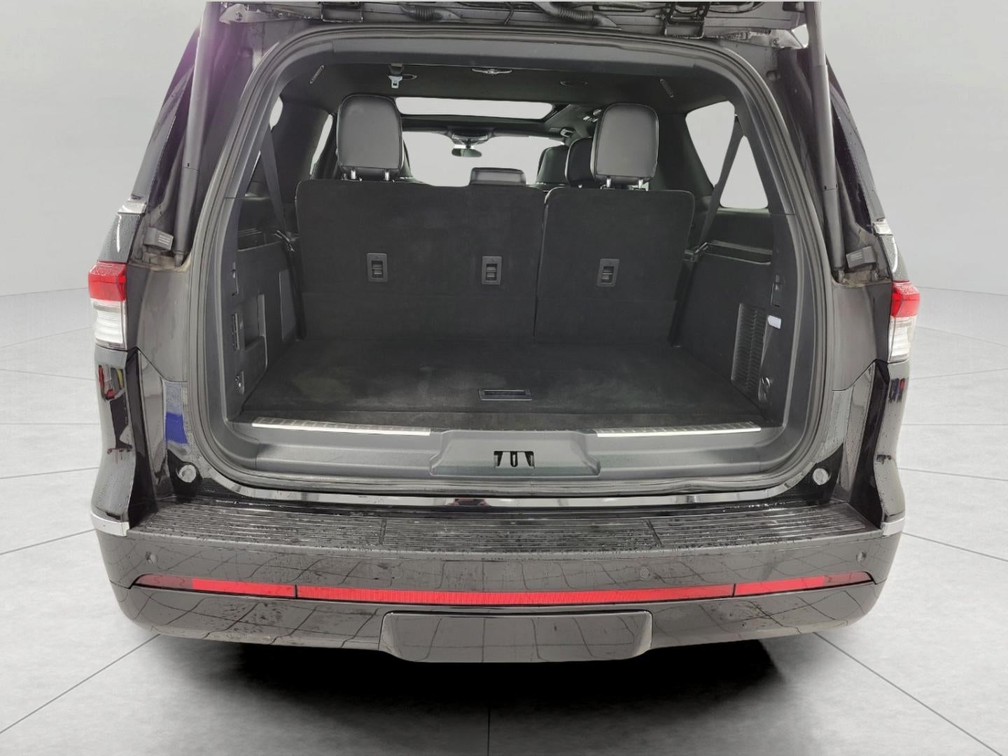 2024 Lincoln Navigator L RESERVE 4X4 ** LUXERY PACKAGE ** MONOCHROMATIC PACKAGE ** PANROAMIC SUNROOF **