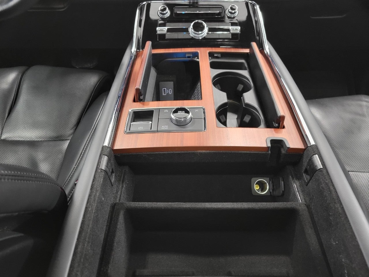 2024 Lincoln Navigator L RESERVE 4X4 ** LUXERY PACKAGE ** MONOCHROMATIC PACKAGE ** PANROAMIC SUNROOF **