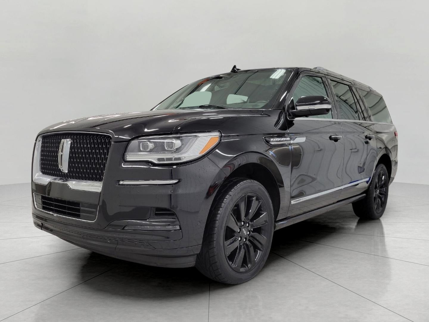 2024 Lincoln Navigator L RESERVE 4X4 ** LUXERY PACKAGE ** MONOCHROMATIC PACKAGE ** PANROAMIC SUNROOF **