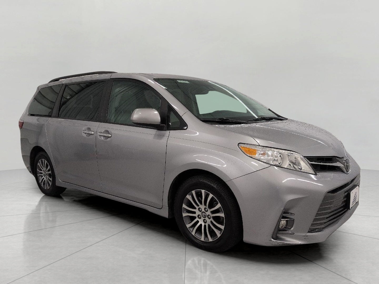 2018 Toyota Sienna XLE FWD 8-Passenger
