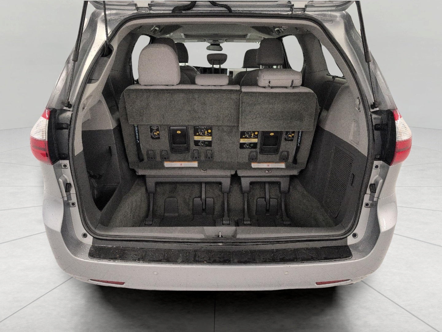 2018 Toyota Sienna XLE FWD 8-Passenger