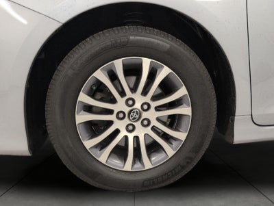 2018 Toyota Sienna XLE FWD 8-Passenger