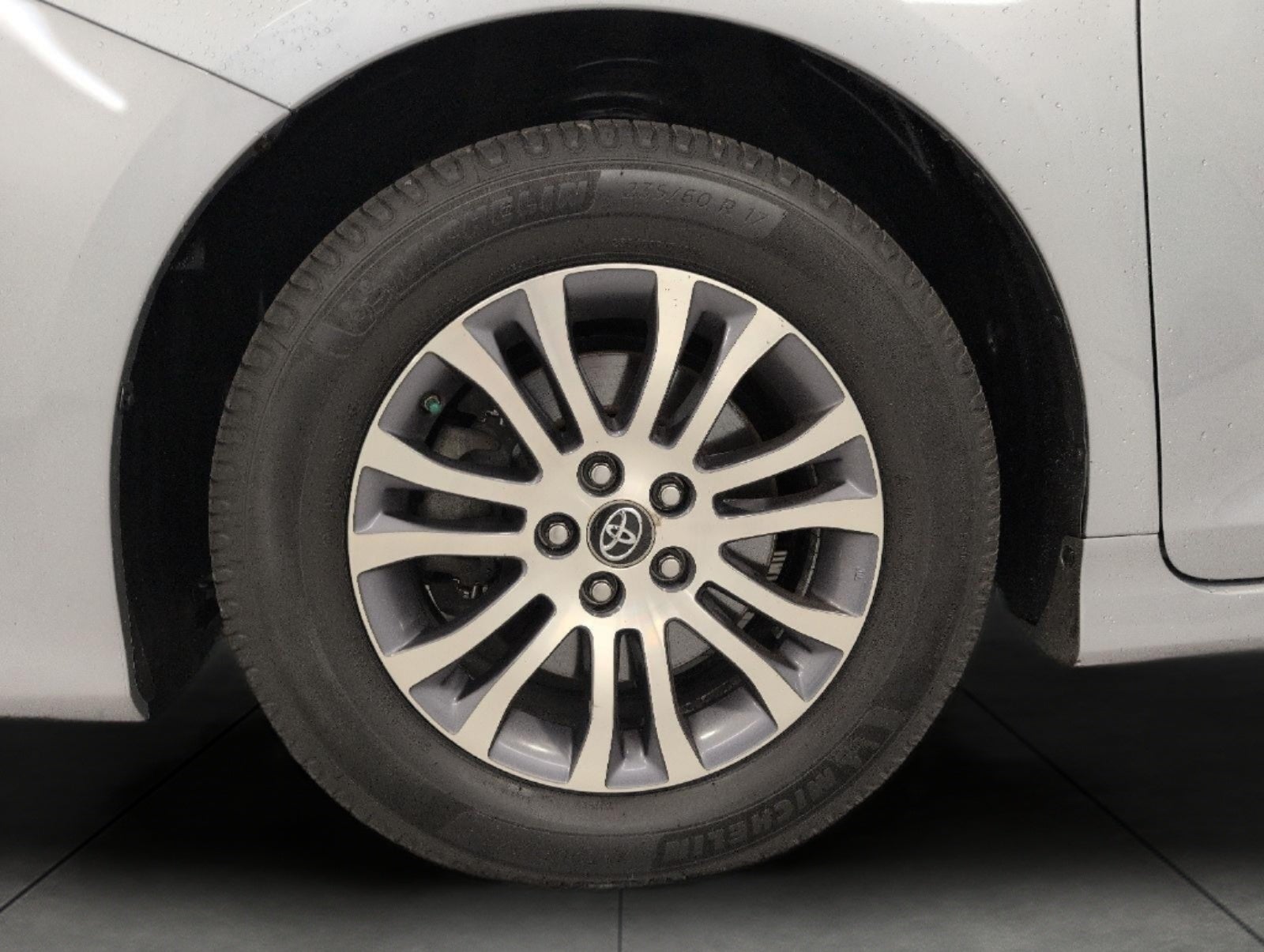 2018 Toyota Sienna XLE FWD 8-Passenger