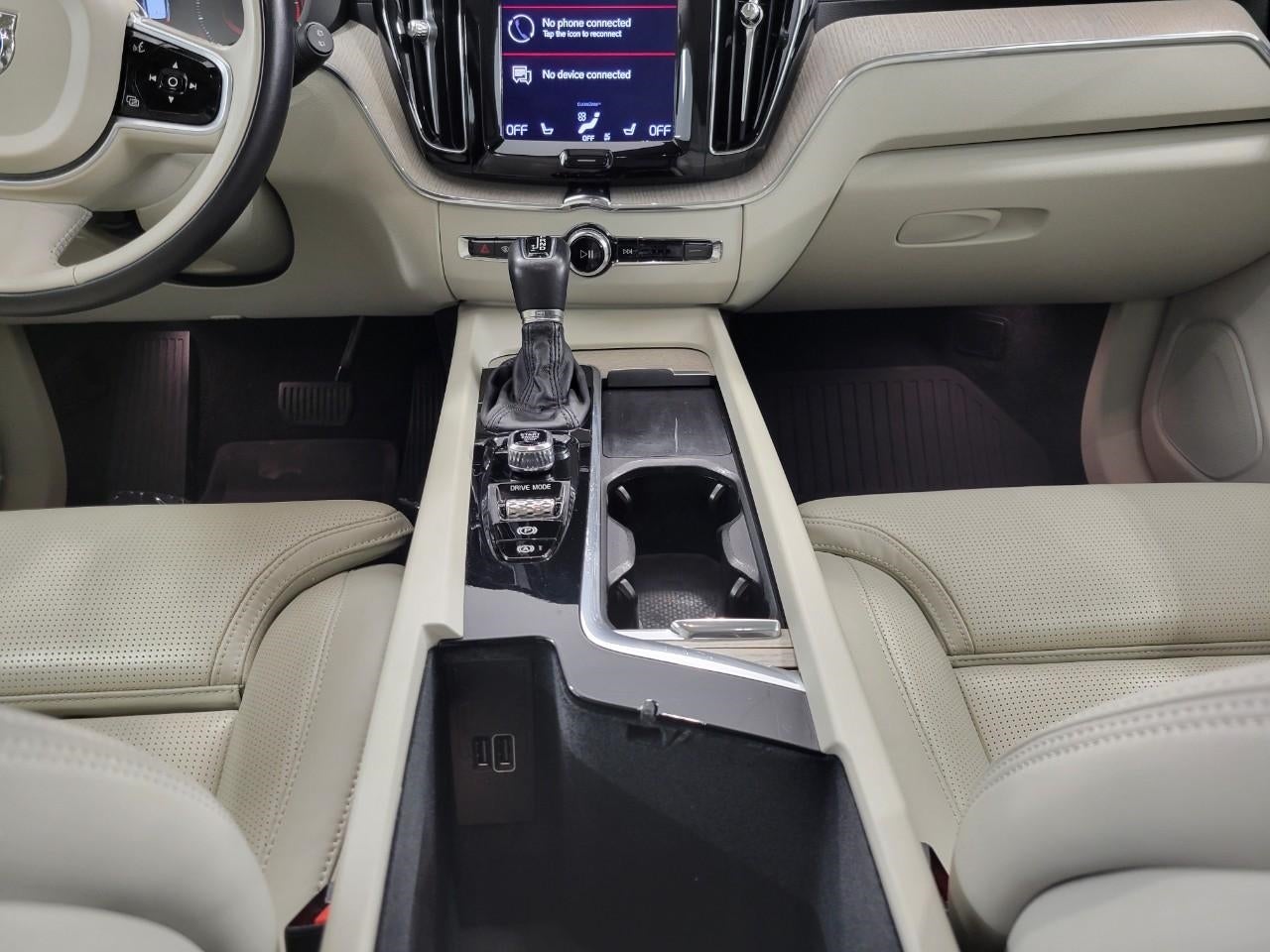 2021 Volvo XC60 T5 AWD INSCRIPTION ** CLIMATE PACKAGE ** ADVANCED PACKAGE ** PARK ASSIST PILOT **